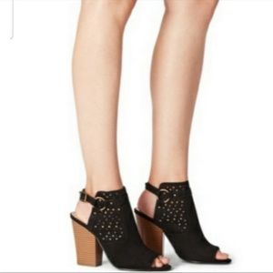 Just Fab Open toed aged Block Heel Sandal. Size 10 Heel 4”